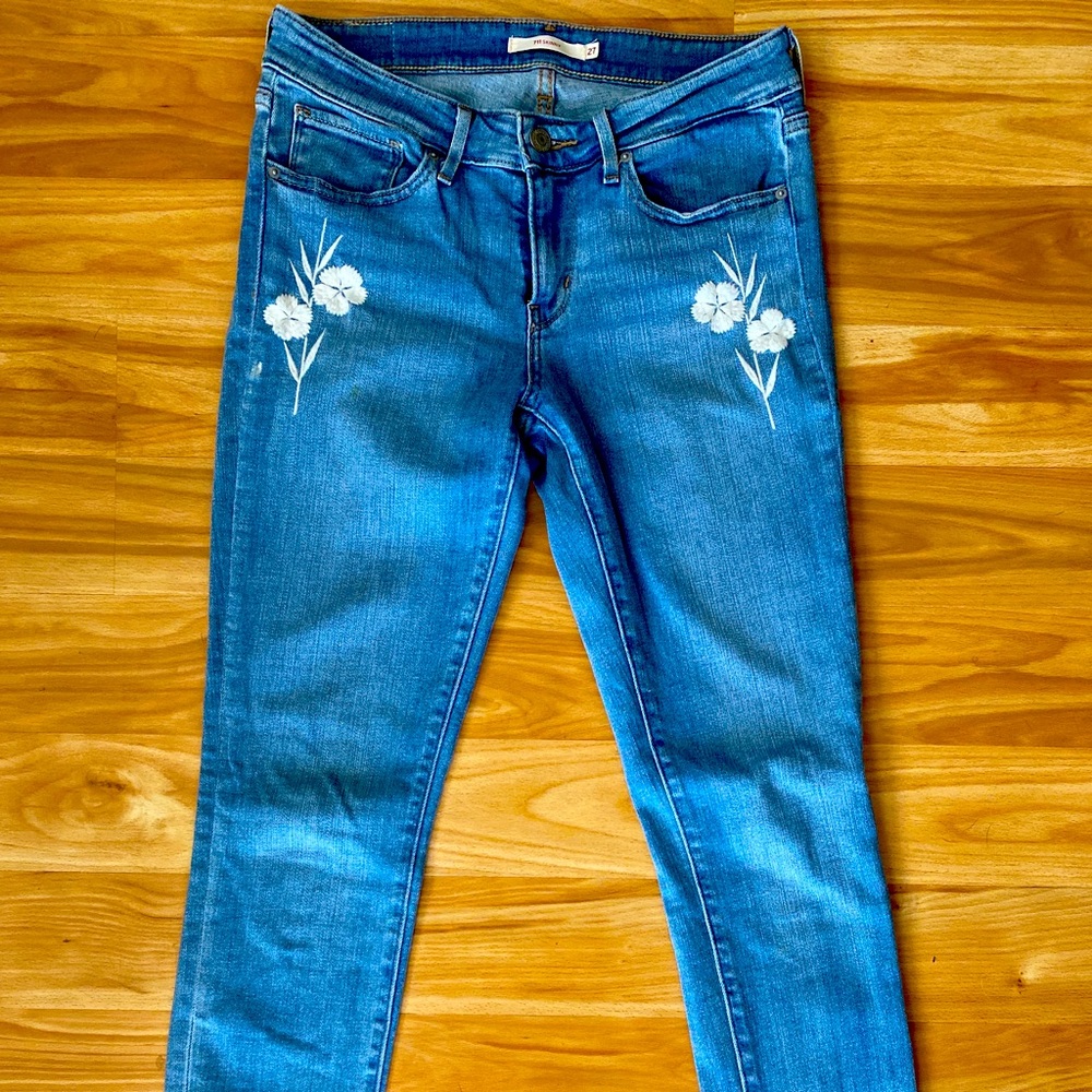 Levi Strauss Women’s Embroidered 711 skinny jeans-27x30